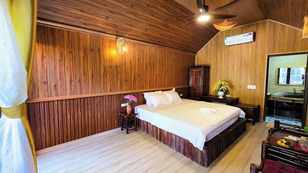 Signature Bungalow, Pool View photo 1