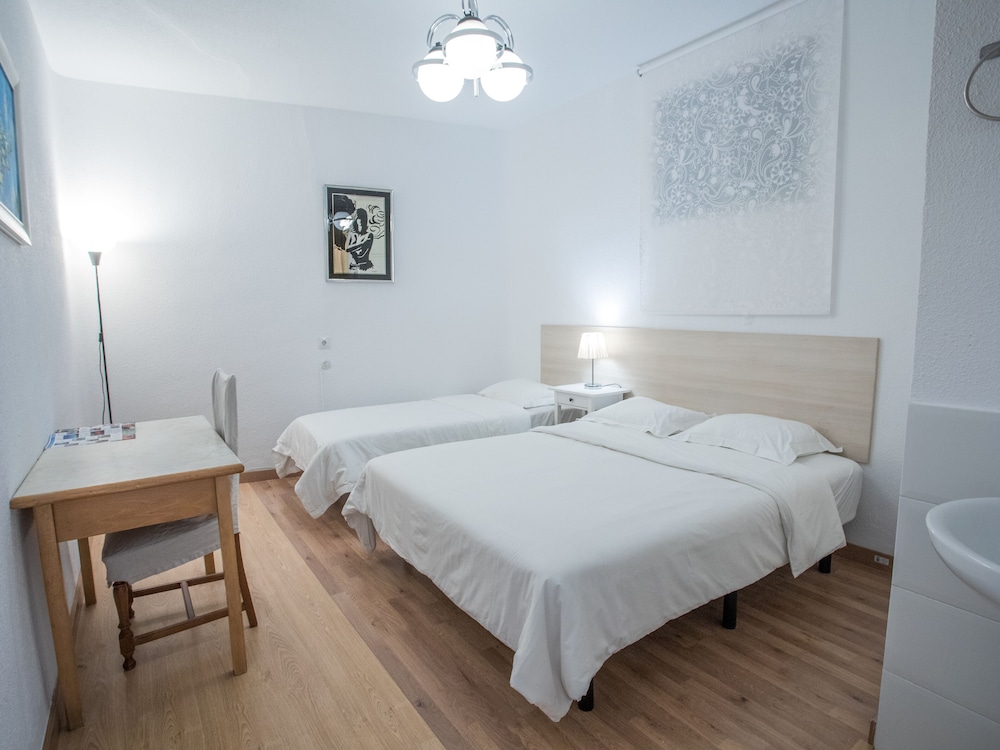 Basic Triple Room photo 2