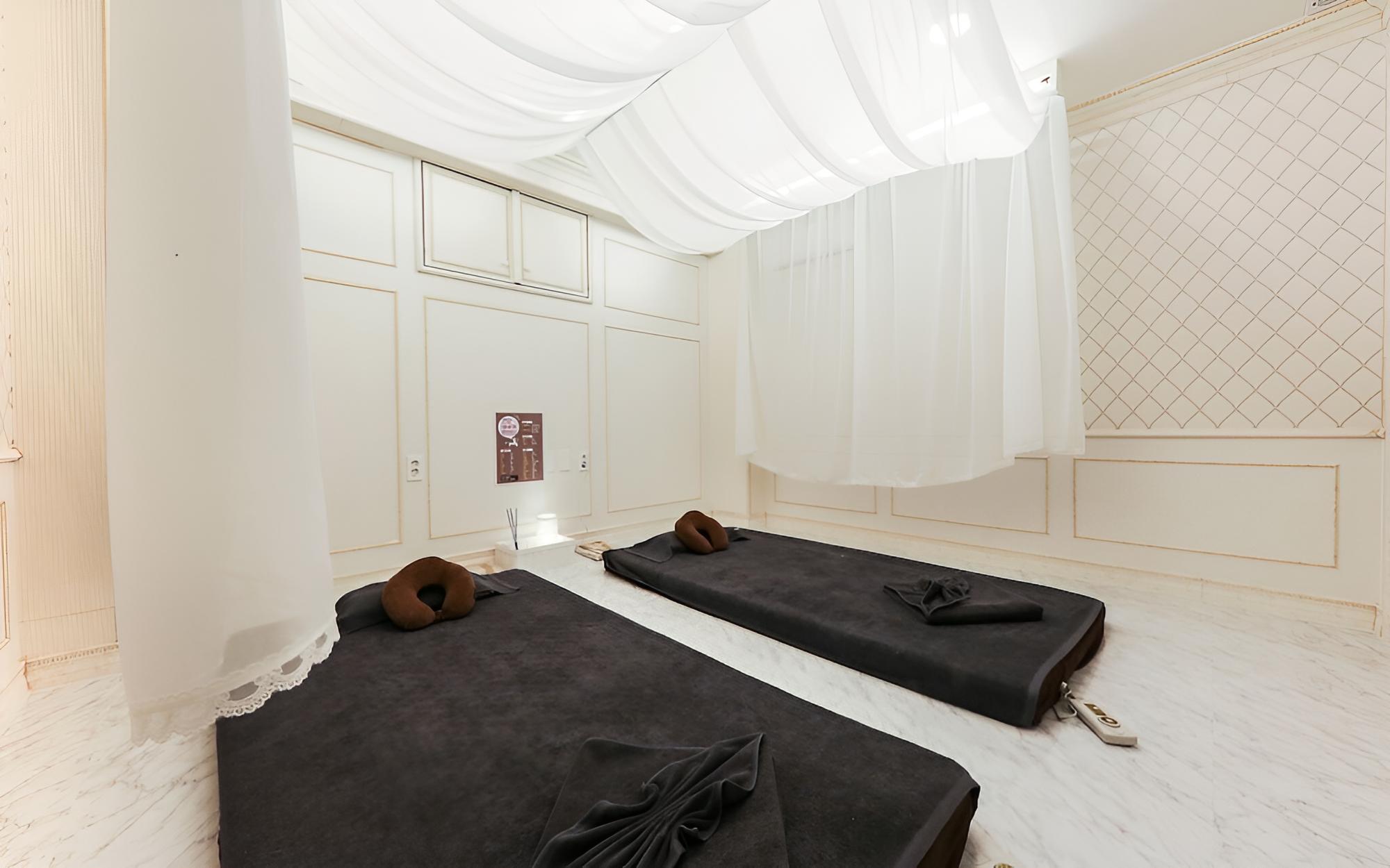 Room (Couples' Accommodation Massage Pa) - Photo 3
