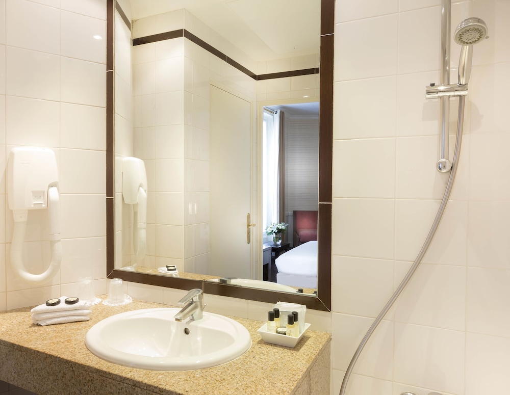 Twin Room thumbnail 6