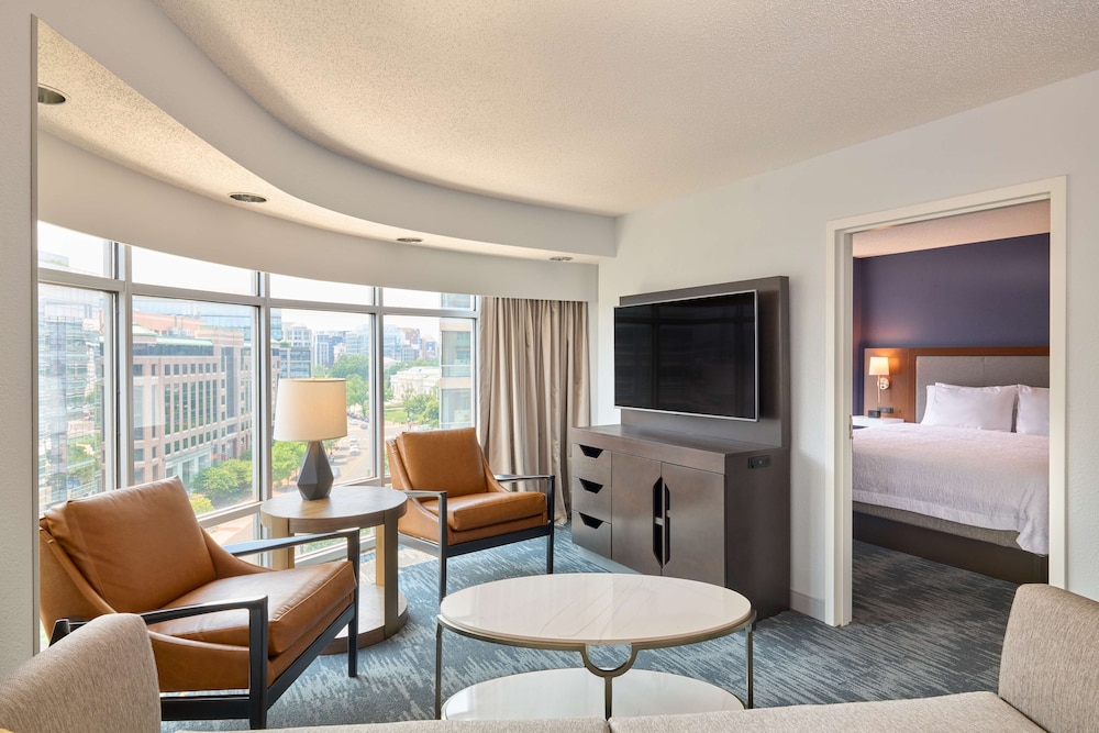 Suite, 1 King Bed, Non Smoking - Photo 1