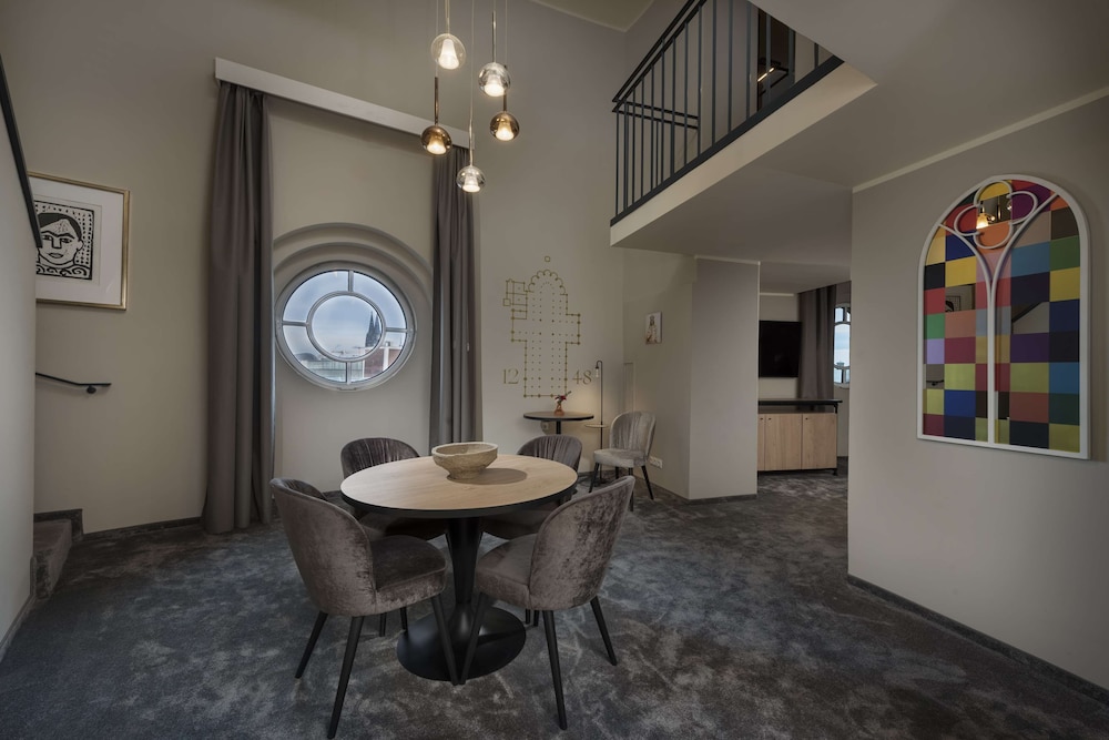 Suite, 1 King Bed (Cathedral Duplex)