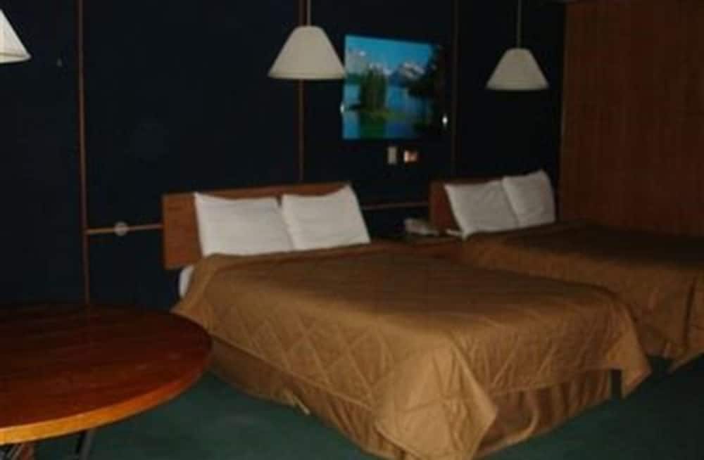 Standard Room, 2 Queen Beds, Second Floor