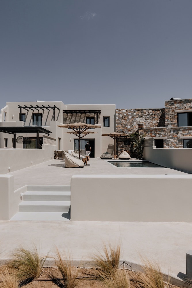 Three Bedroom Villa with Private Pool photo 2