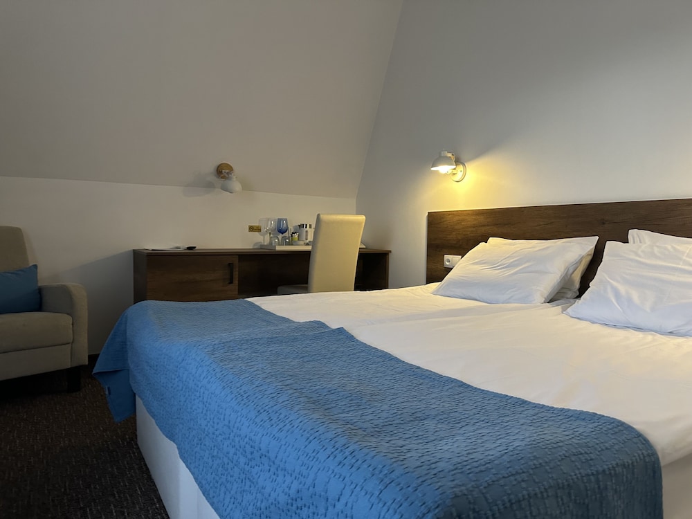 Standard Twin Room, Private Bathroom, City View photo 1