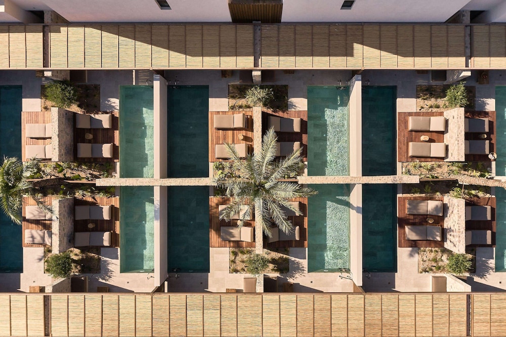 Private Pool Suite - Photo 9