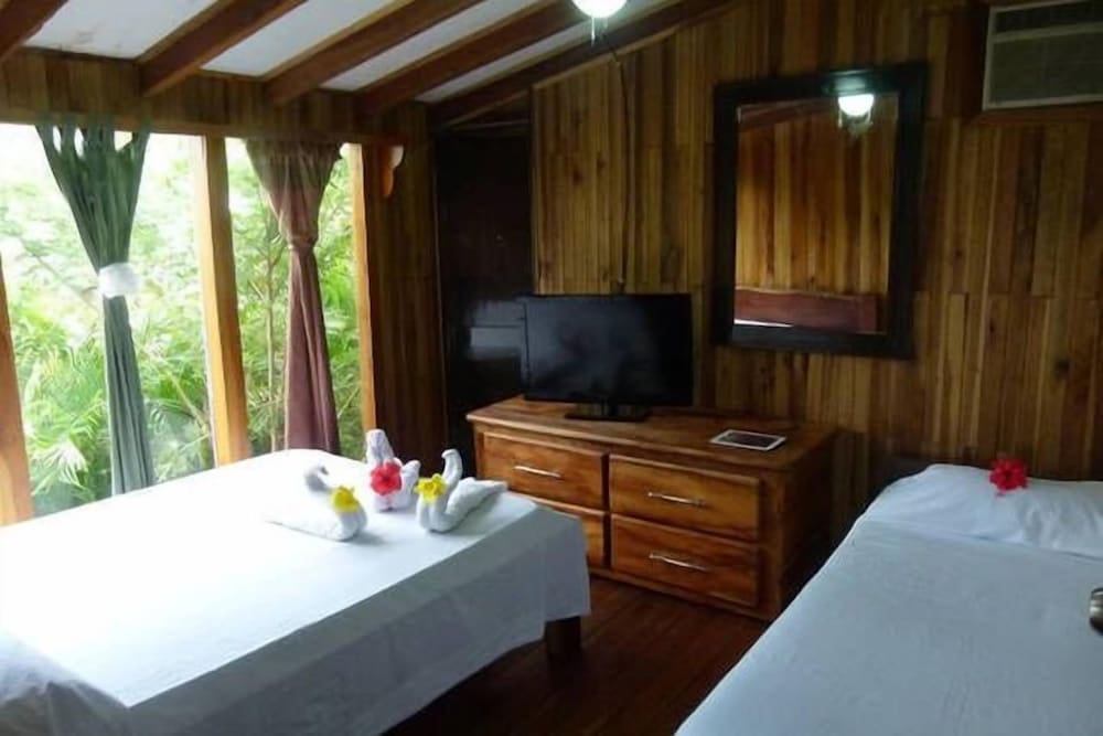 Classic Triple Room, Multiple Beds, Non Smoking, Private Bathroom photo 3