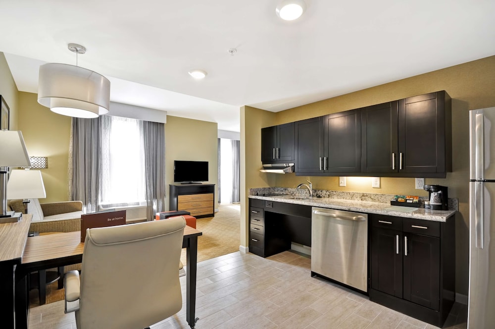 Studio, 1 King Bed, Accessible, Bathtub