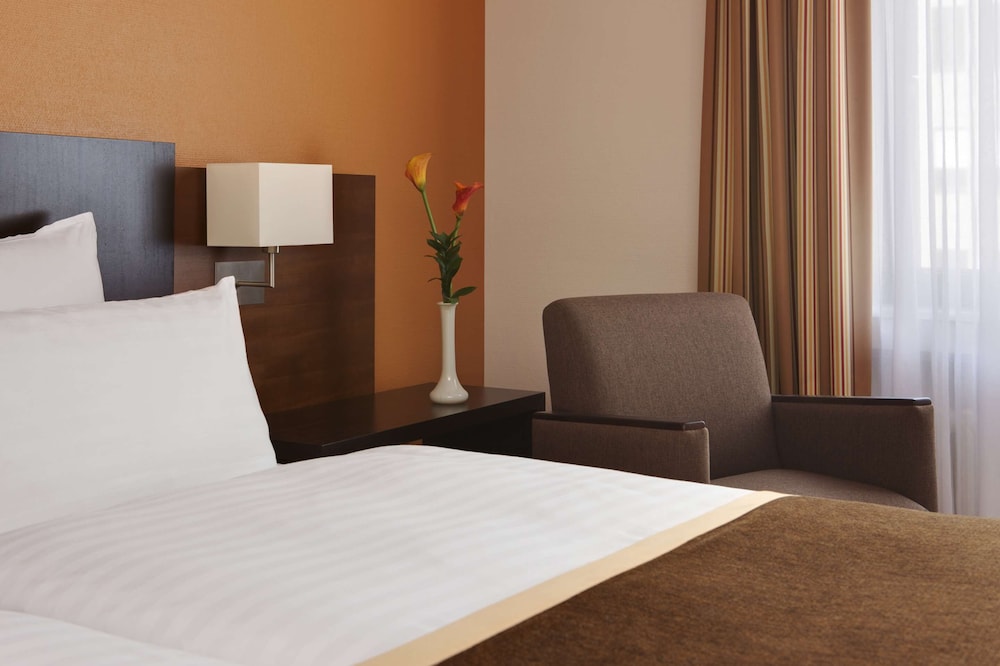 Business Twin Room - Photo 3