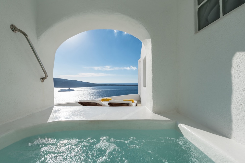 Cliff Nest Honeymoon Suite, Caldera View *access via numerous steps - Photo 3