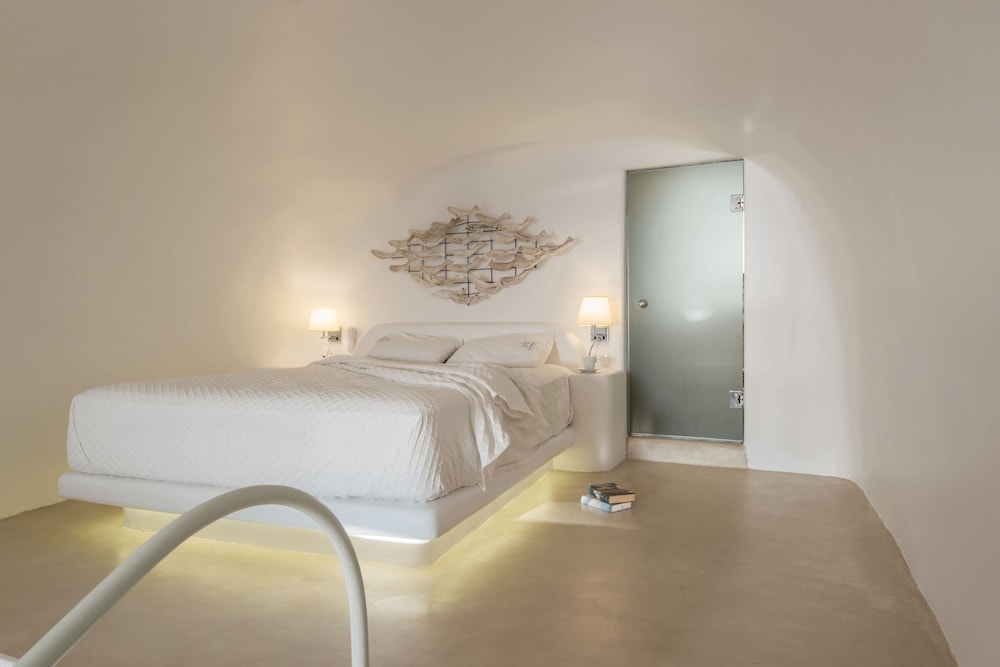 Suite, Private Pool (Master,  Caldera View) - Photo 1