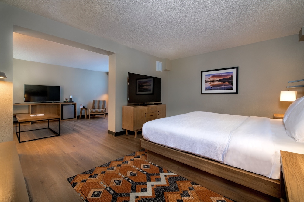 Suite, 1 Bedroom, Accessible Bathtub (Communications, Mobility) - Photo 2
