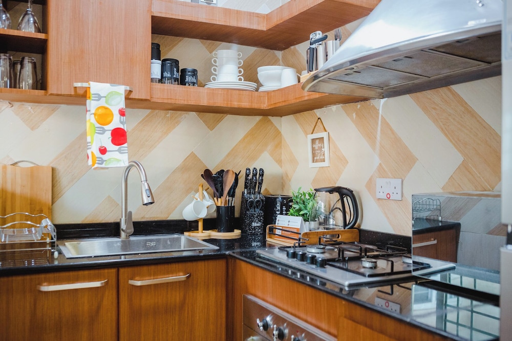 Exclusive Suite, 2 Double Beds, Ensuite, Garden View thumbnail 6