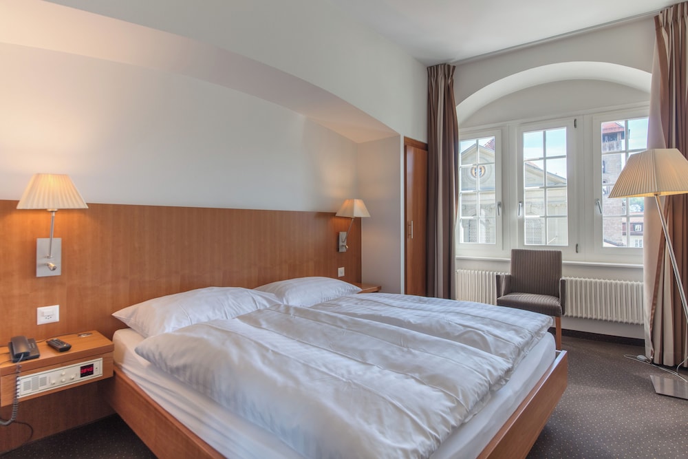Suite - Photo 1