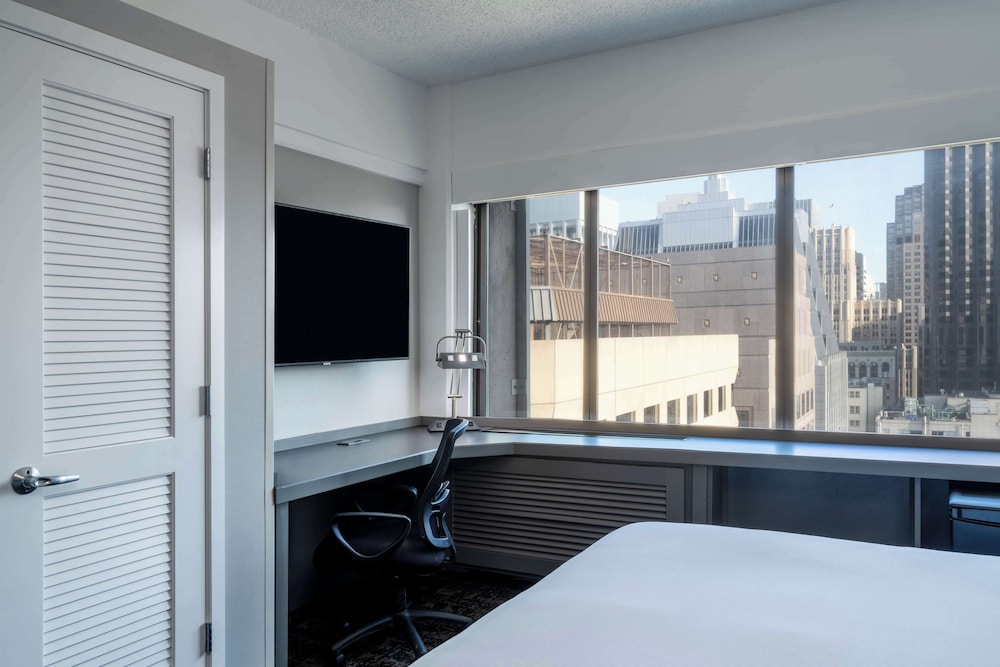 Room, 1 Queen Bed, Accessible, City View - Photo 2