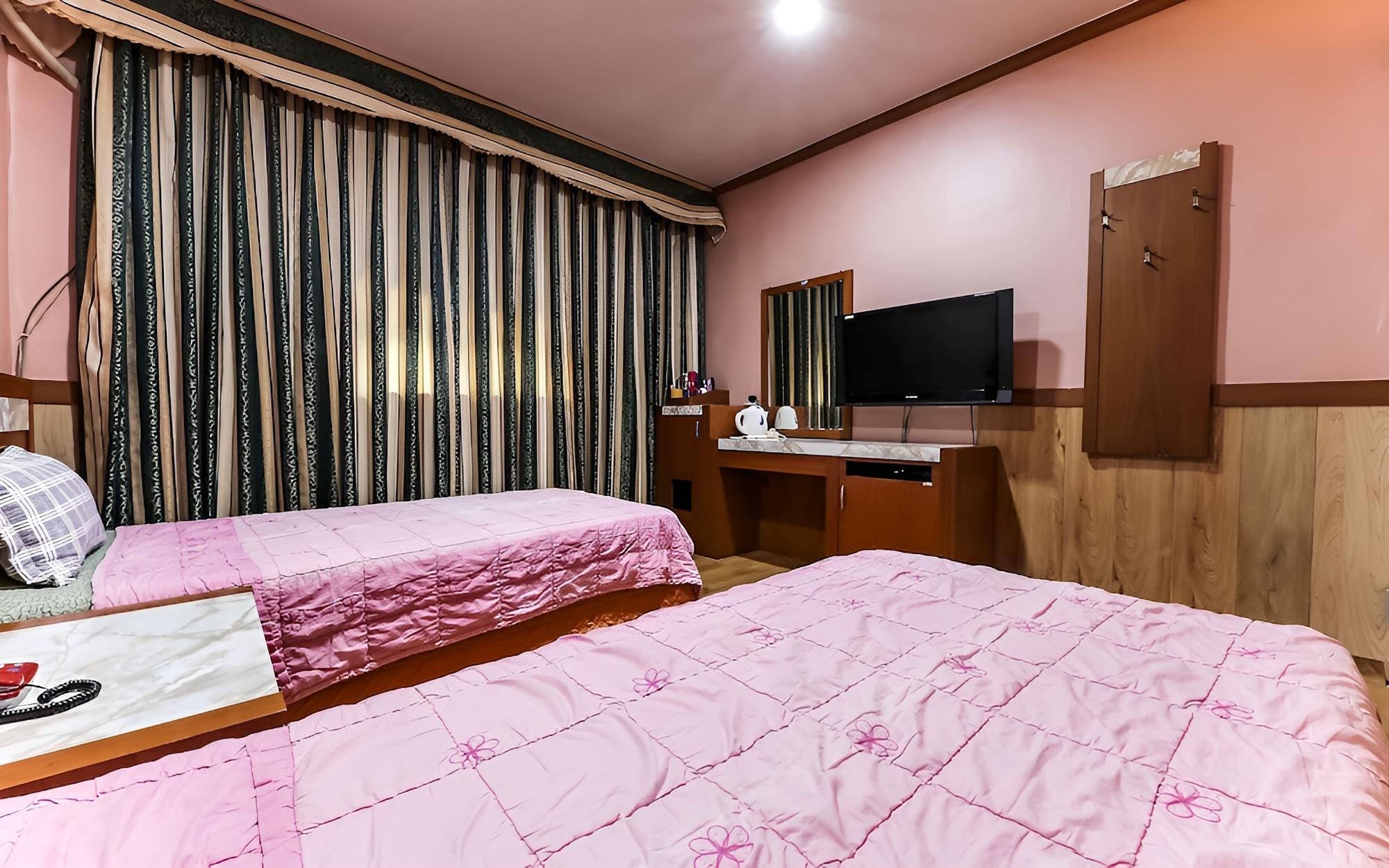 Room (Twin Room) - Photo 2