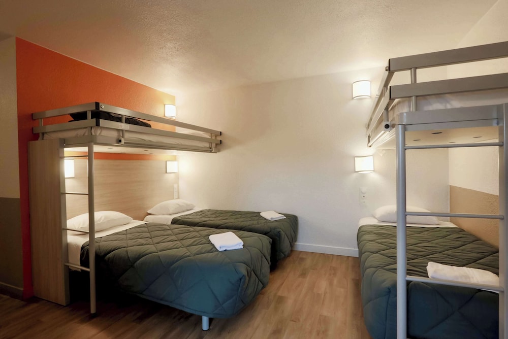Standard Room, Multiple Beds photo 3