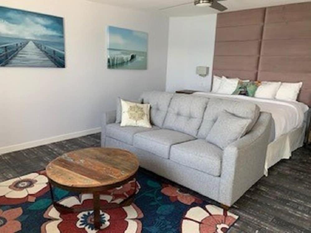 Luxury Studio Suite, 1 King Bed with Sofa bed, Lake View 205, Not Pet Friendly photo 1