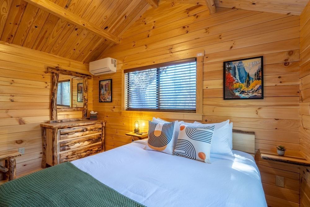 Cabin: ADA Accessible photo 2