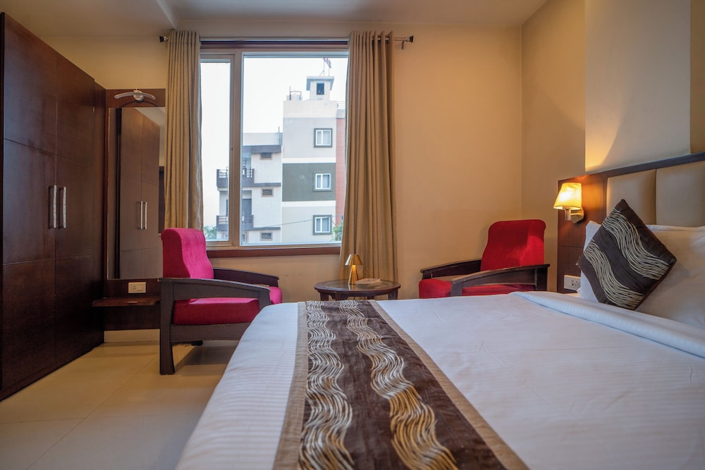 Deluxe Room - Photo 12