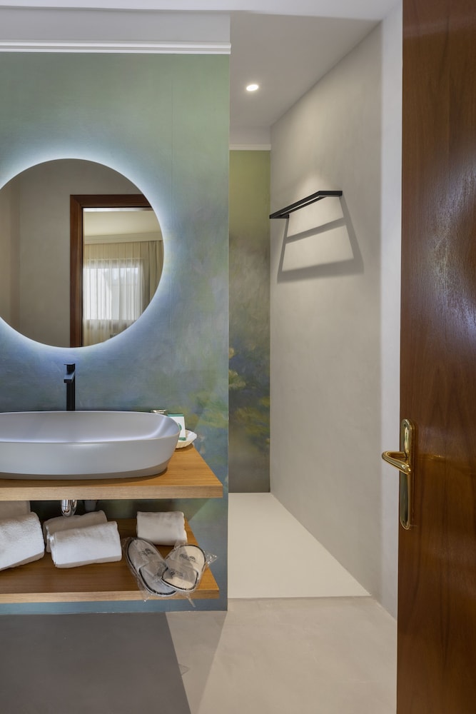 Comfort Room - Photo 6