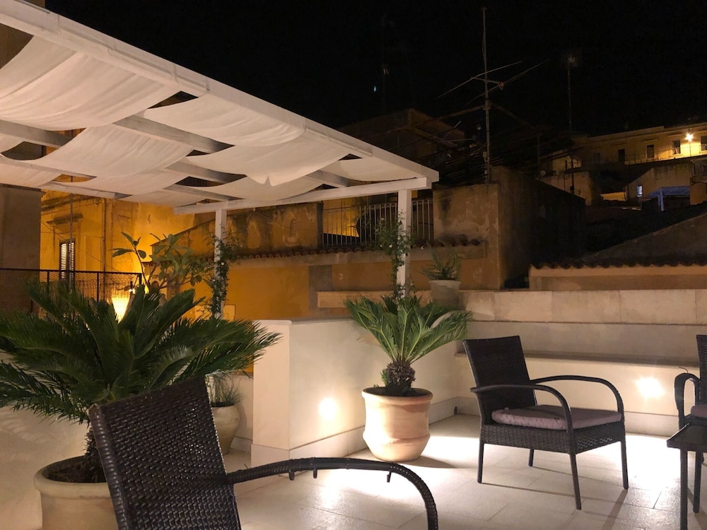 House, 2 Bedrooms, City View