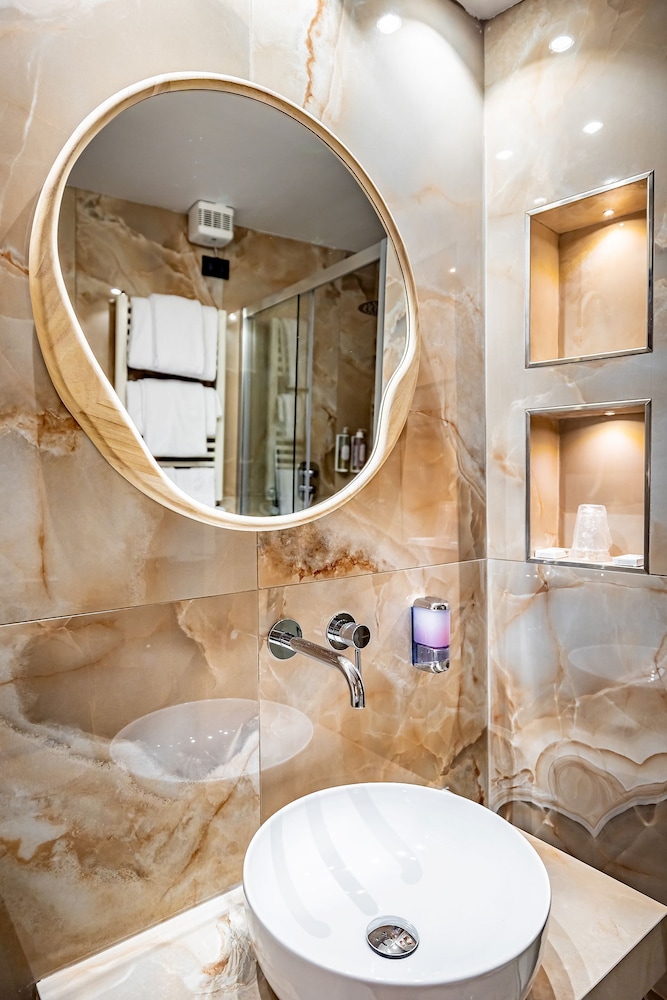 Classic Double Room, Balcony (Partial Duomo View) photo 3
