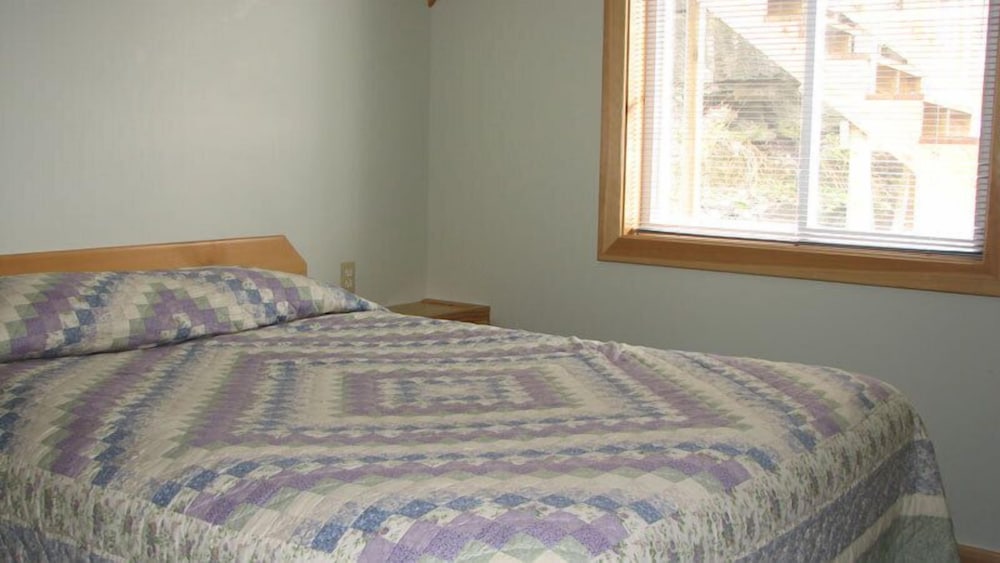 Cottage 13, 3 Bedrooms (reached by stairs) photo 3