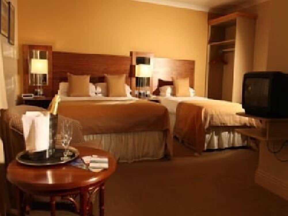 Double or Twin Room, Ensuite (Bath and Shower) photo 1