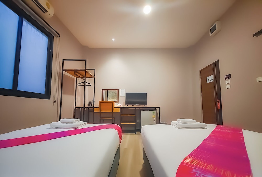 Standard Double or Twin Room - Photo 13