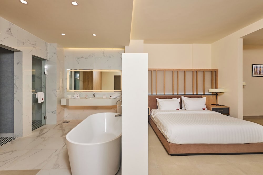 Honeymoon Suite