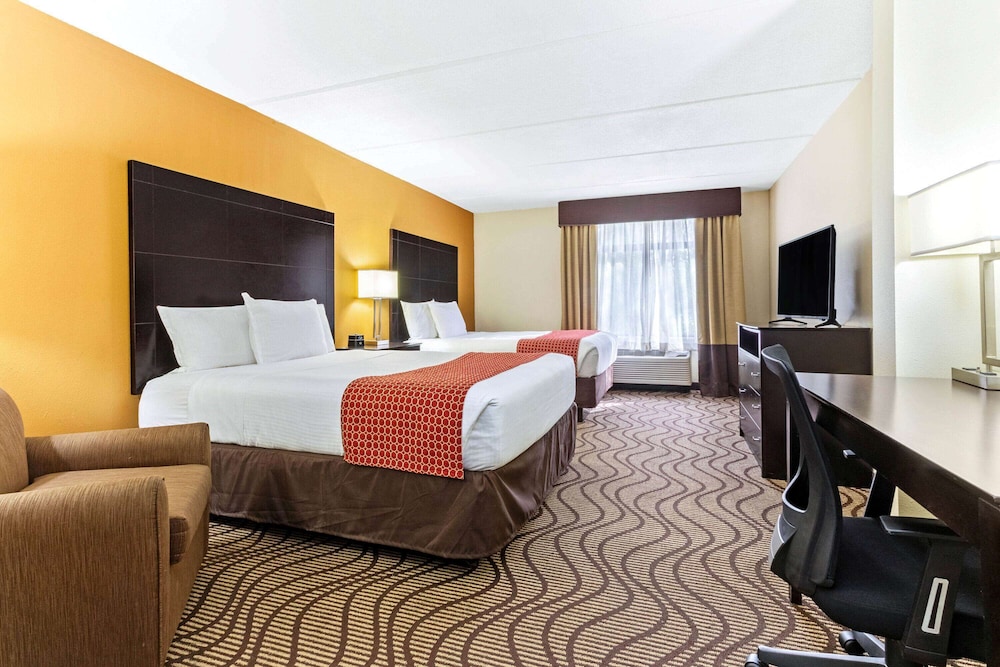 Room, 2 Queen Beds, Non Smoking - Photo 1