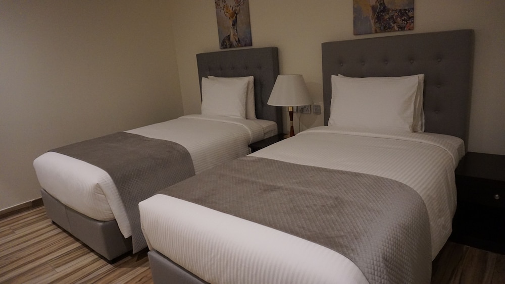 Suite, 2 Bedrooms - Photo 5