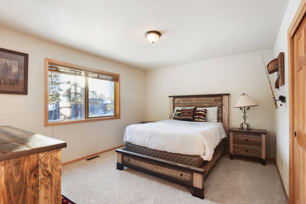 House, Multiple Beds, Jetted Tub