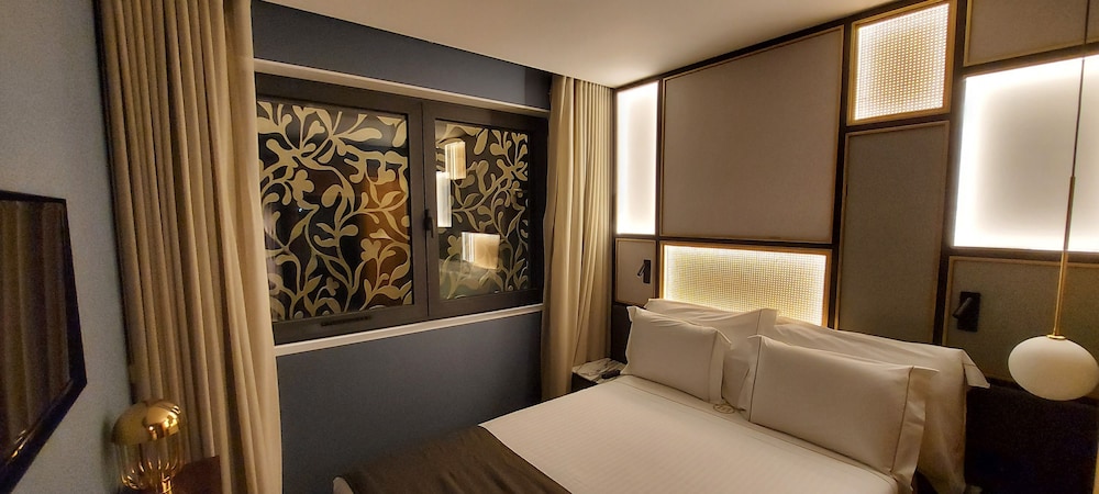 Standard Double Room - Photo 9