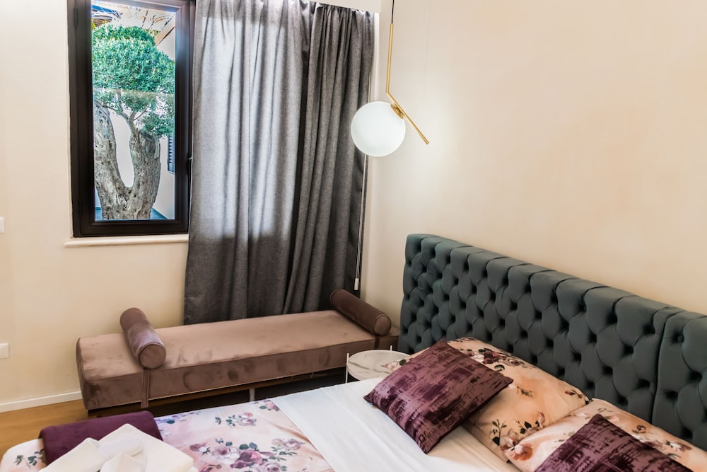 Superior Suite - Photo 5