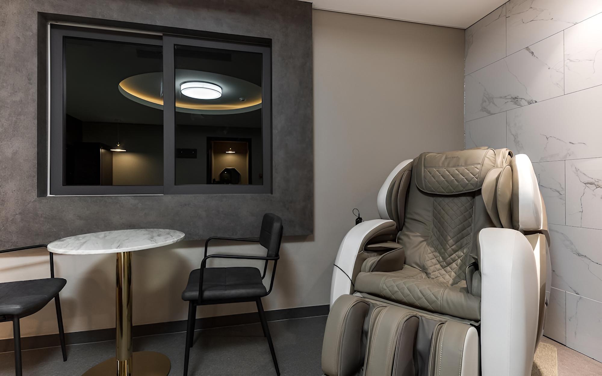 Room (VIP (Netflix available air purifier s) - Photo 3