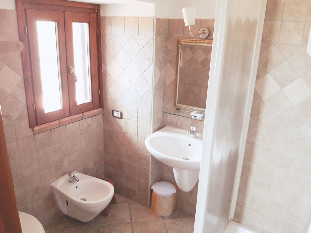 Comfort Double Room, Private Bathroom, Sea View (Camera Capri) photo 2
