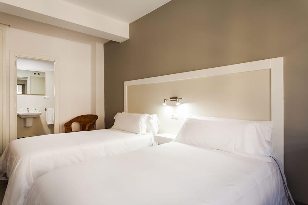 Basic Double or Twin Room photo 3