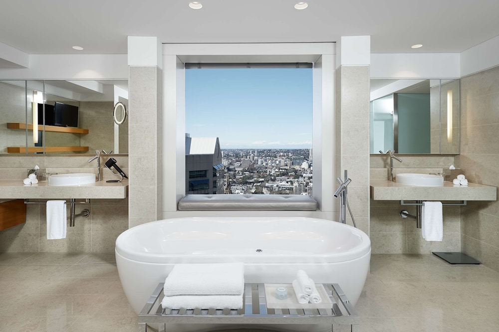 Suite, 1 King Bed (Master Suite, Executive Lounge Access)