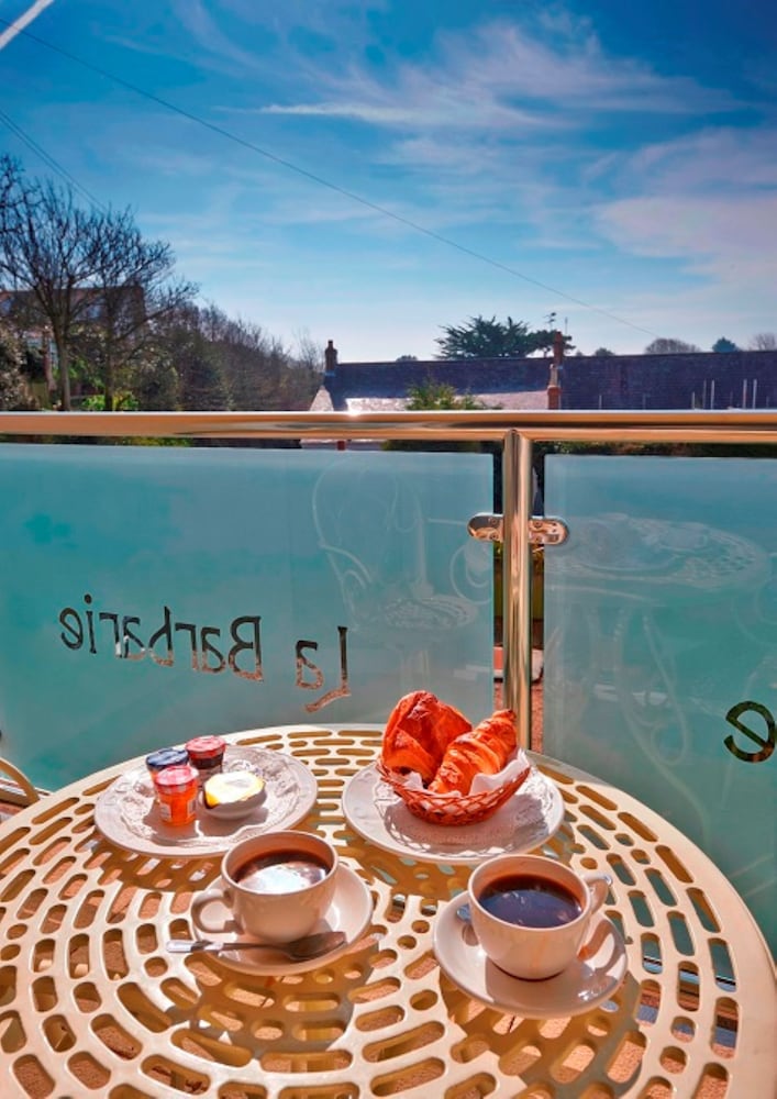 Deluxe Suite, 1 Bedroom, Balcony, Pool View photo 2