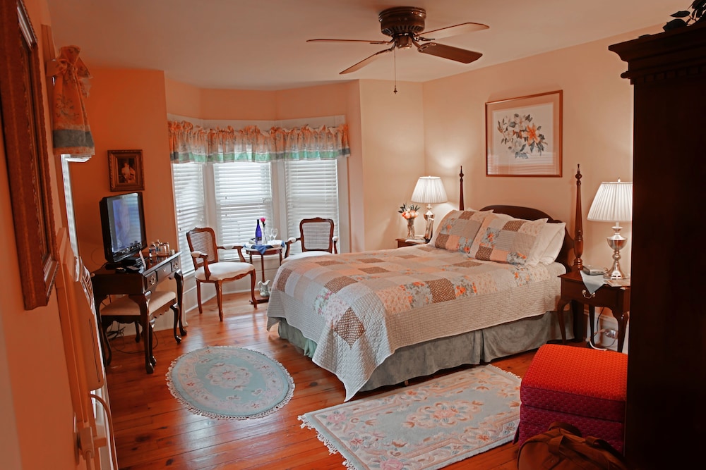 The Shingletown Suite, 1 Queen Bed