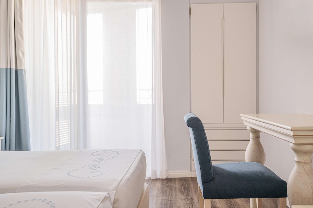 Standard Room, Connecting Rooms