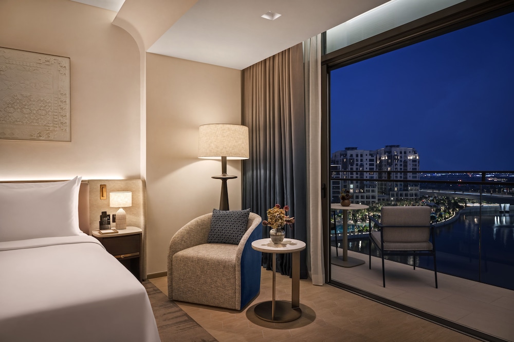 Deluxe Room, 1 King Bed (Canal View) - Complimentary Lagoon Access photo 1