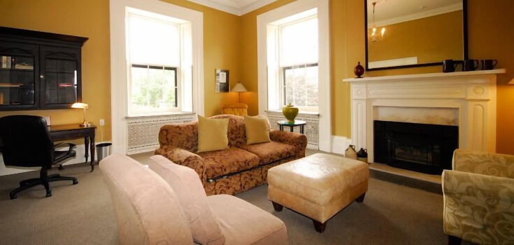 Sandburg Suite