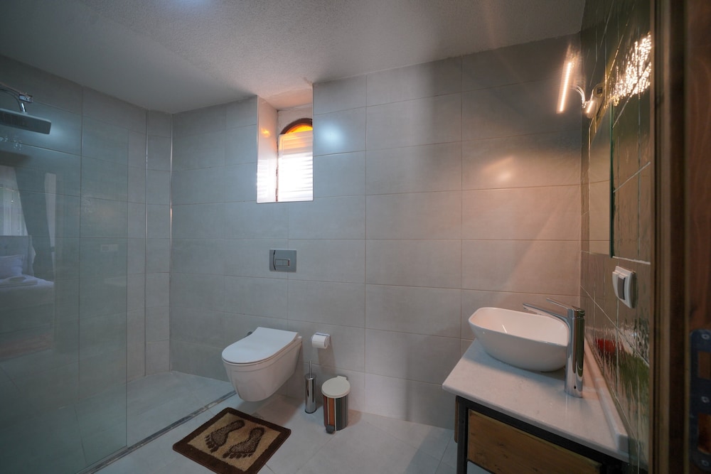 Deluxe Room With Balcony photo 2