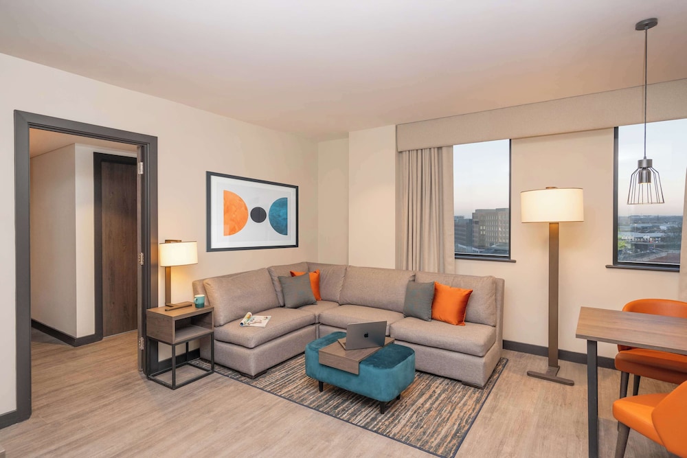 Suite, 1 Bedroom, Kitchenette - Photo 2