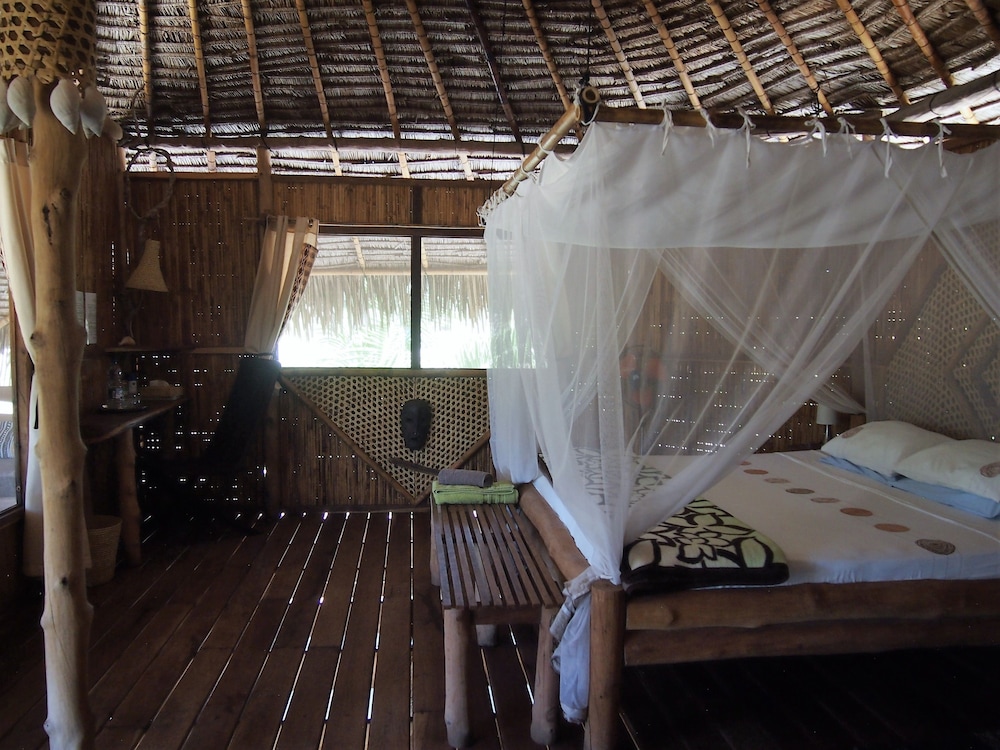 Bungalow (Stilt) photo 3