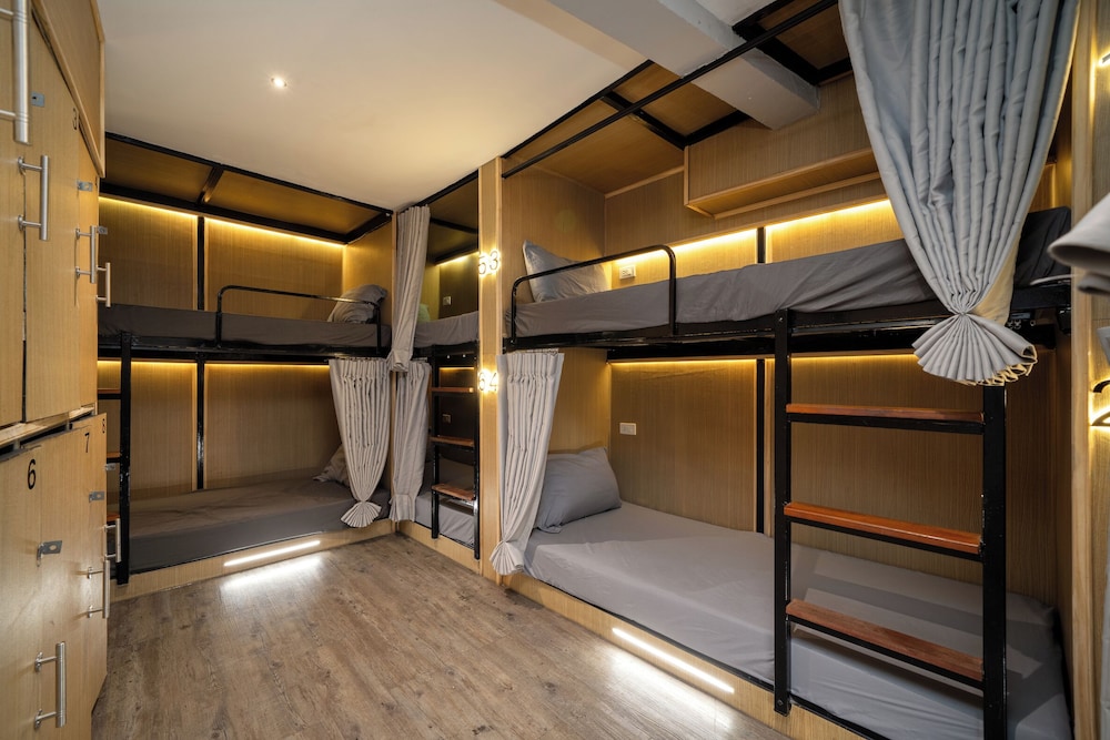 Bed in 8-Bed Dormitory F2 (Smoking Building) photo 1