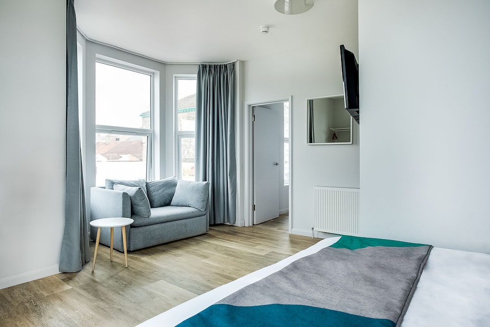 Family Apartment (Deluxe) - Photo 3